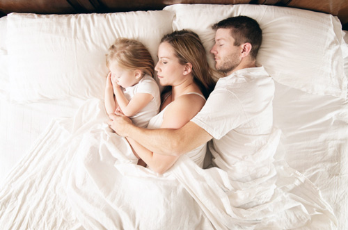 ребенок спит с родителями за и против