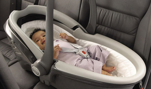 Как перевозить новорожденного в машине?